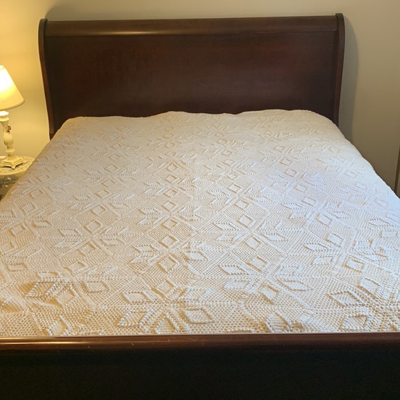 Vintage Crocheted Cream Colored Bedspread Blanket Lace Full or Queen - Picture 14 of 15